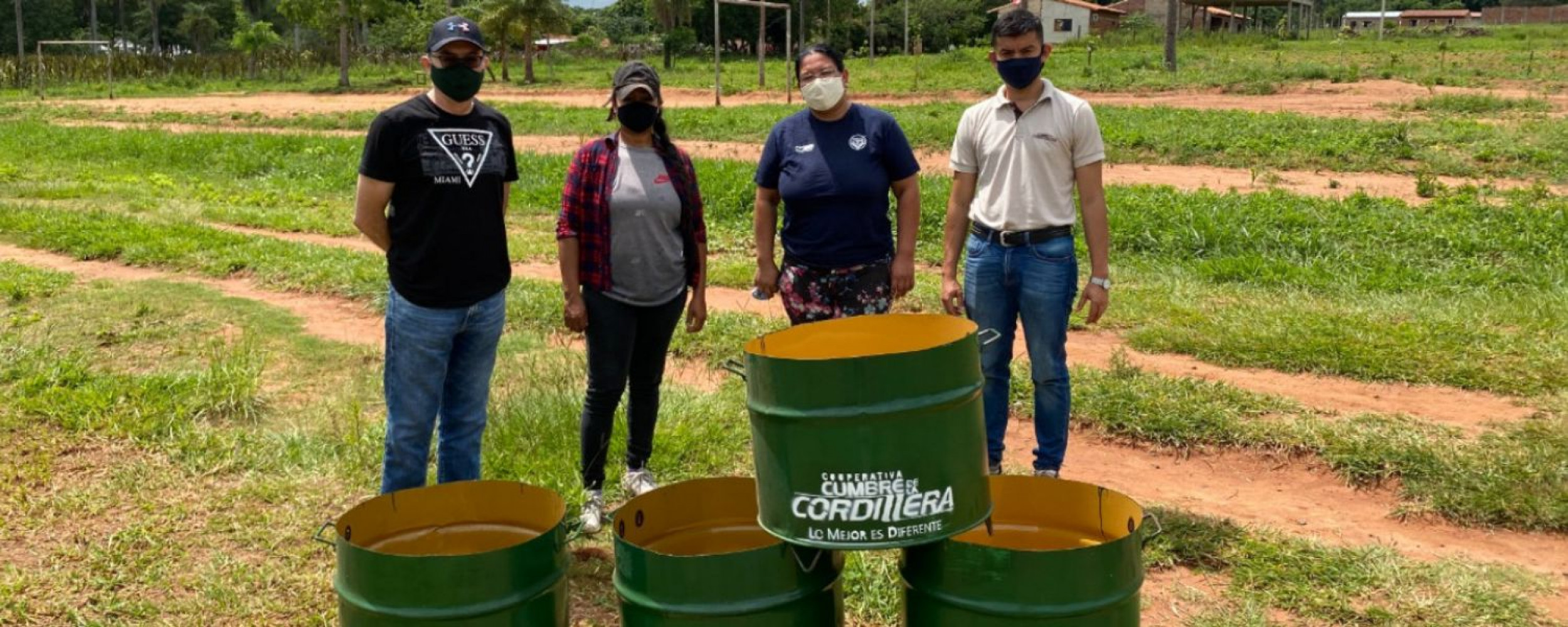 Donación de basureros